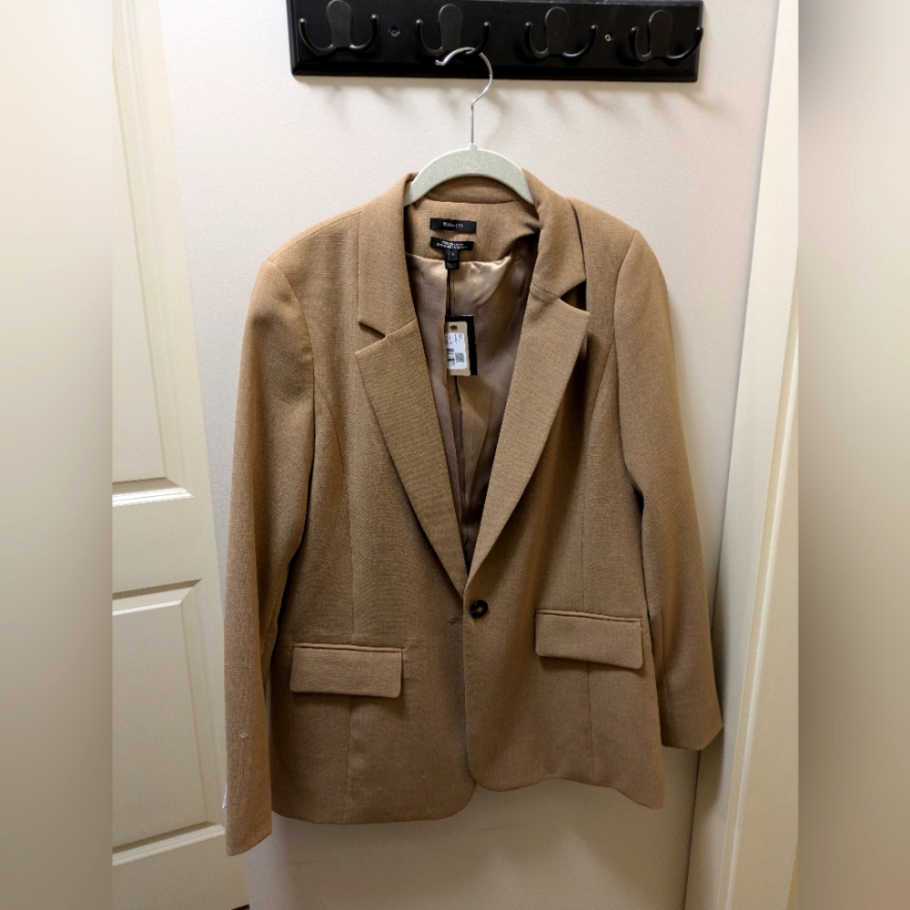 RW&Co Beige One-Button Loose Blazer